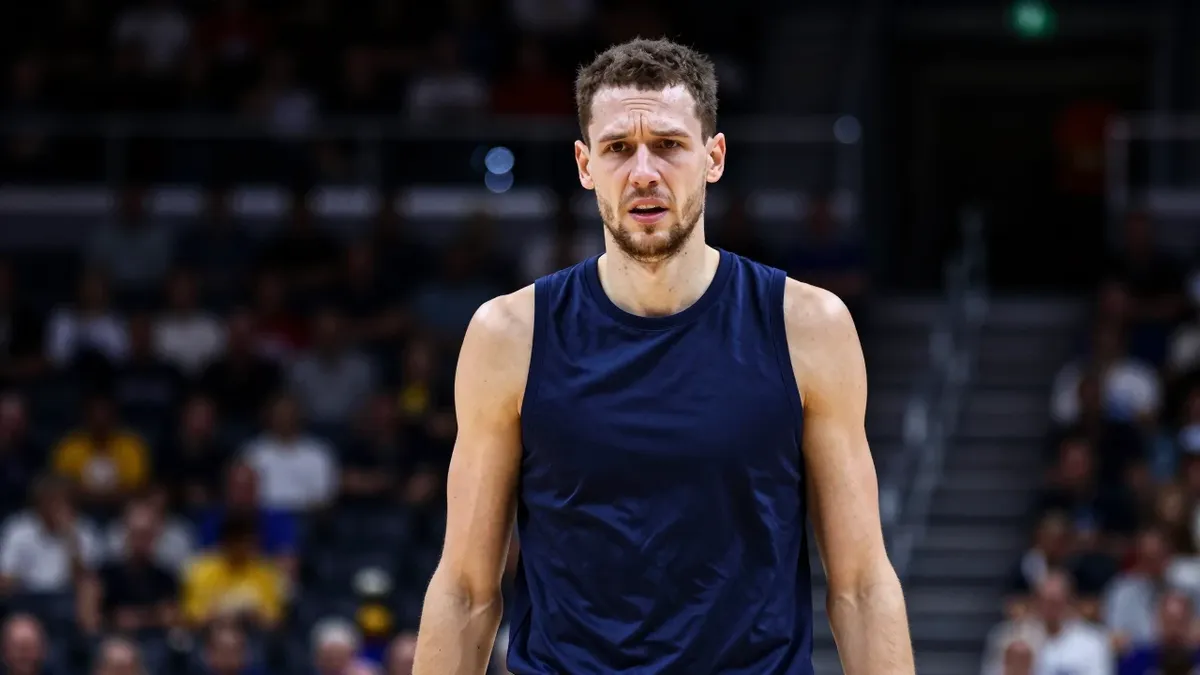 The Golden State Warriors face a setback in their pursuit of Mario Hezonja, who has chosen to sign with the Cleveland...